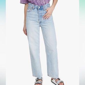 NWT Levi’s Ribcage Straight Ankle Jeans